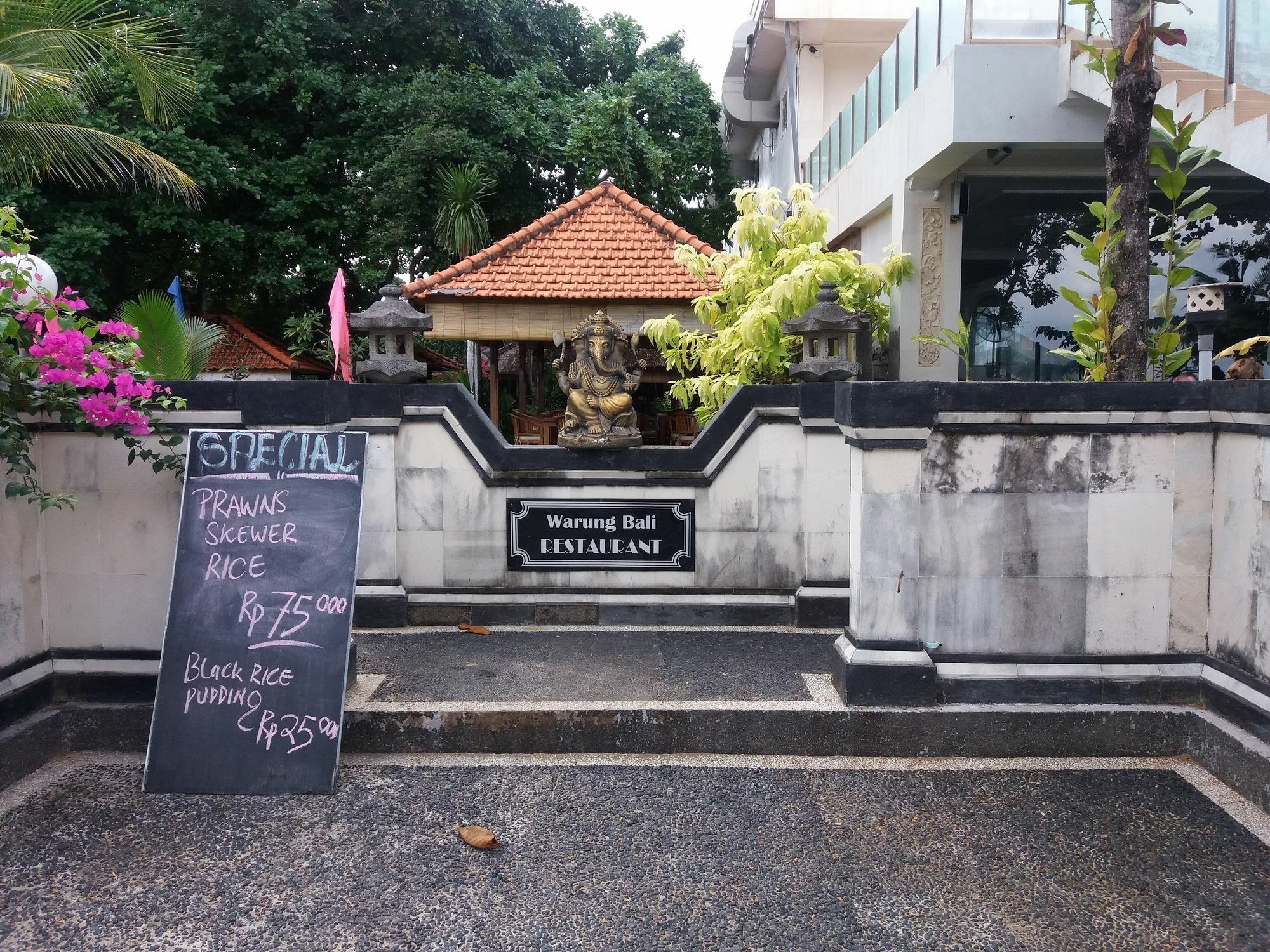 The Sari Beach Legian  Exterior photo
